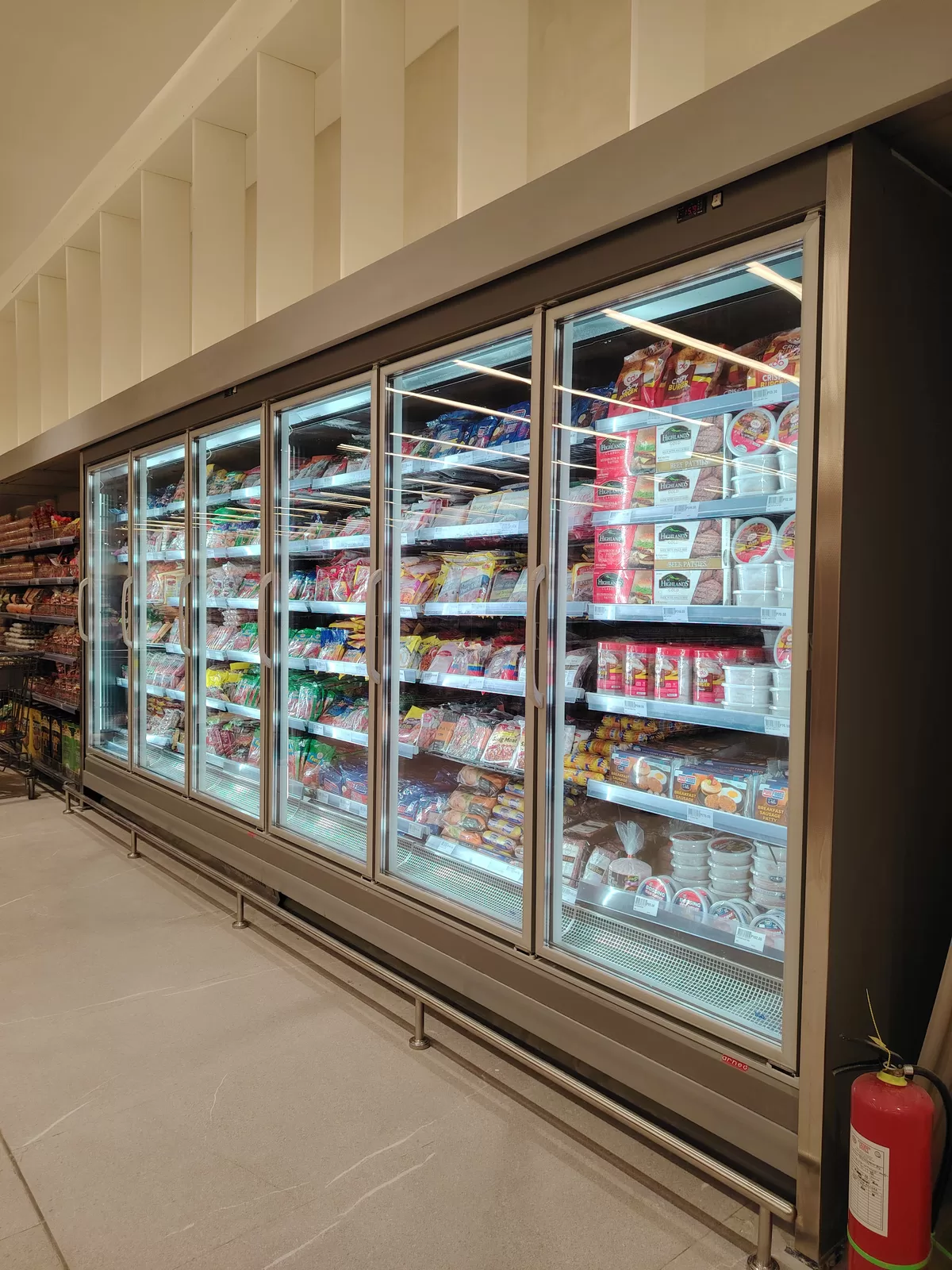 Supermarket showcase refrigeration